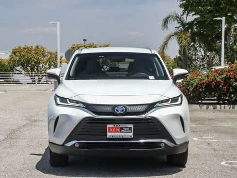 Used 2024 Toyota Venza XLE AWD/4WD image 2
