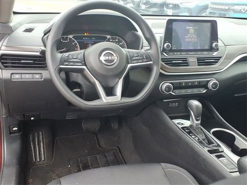 Used 2024 Nissan Altima 2.5 SV image 15