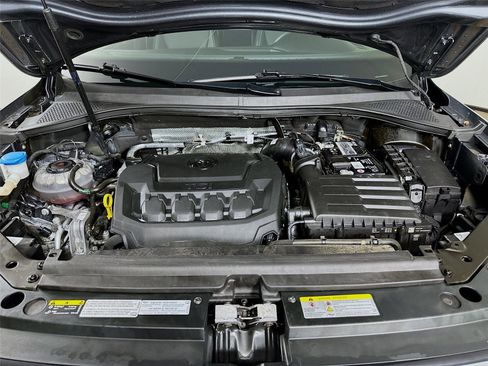 Used 2022 Volkswagen Tiguan SE R-Line image 31