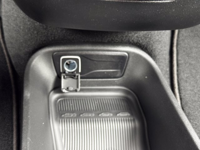 New 2027 Chrysler Pacifica Select FWD image 38