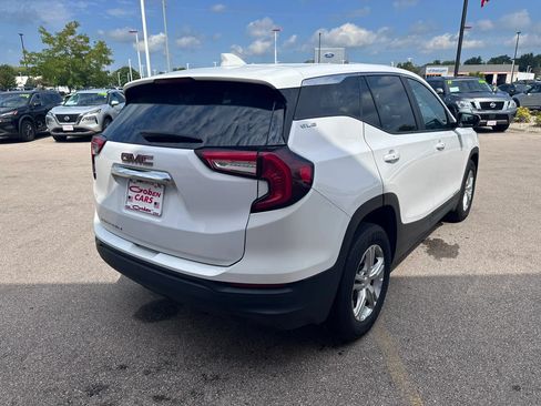 Used 2023 GMC Terrain SLE w/ LPO, Floor Liner Package FWD image 5