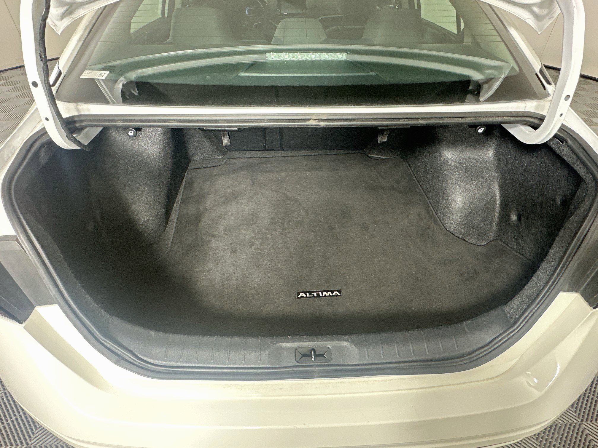 Used 2025 Nissan Altima 2.5 SV FWD image 27