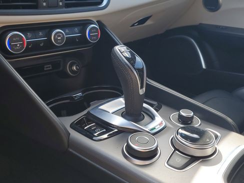 Used 2020 Alfa Romeo Giulia Ti Sport image 28