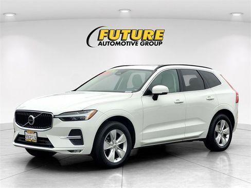 Used 2022 Volvo XC60 B5 Momentum image 8