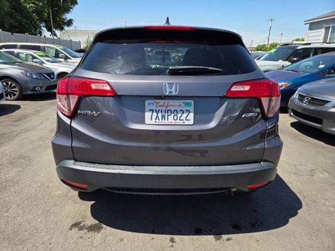 Used 2017 Honda HR-V EX image 3