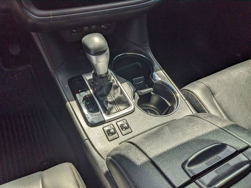 Used 2019 Toyota Highlander XLE image 25