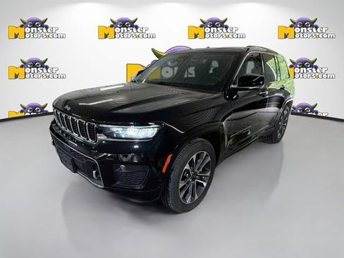 Used 2022 Jeep Grand Cherokee Overland w/ Luxury Tech Group IV AWD/4WD image 1