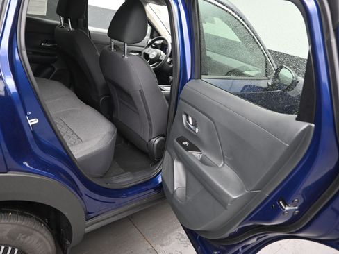 Certified 2025 Nissan Kicks SV image 10