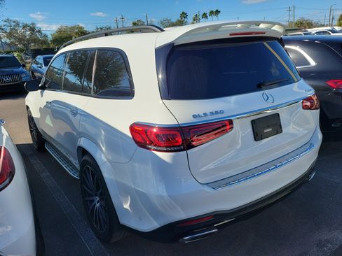 Used 2023 Mercedes-Benz GLS 580 4MATIC image 4