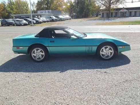 Used 1990 Chevrolet Corvette Convertible RWD image 10