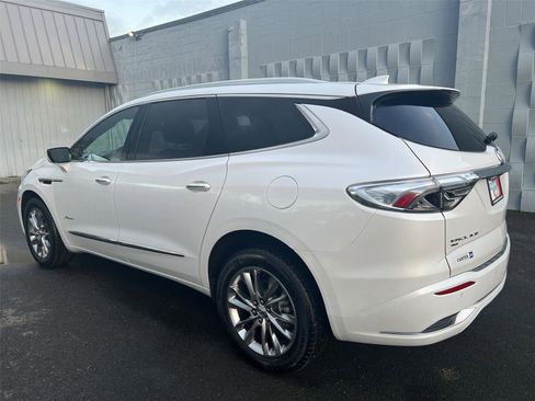 Used 2024 Buick Enclave Avenir image 8