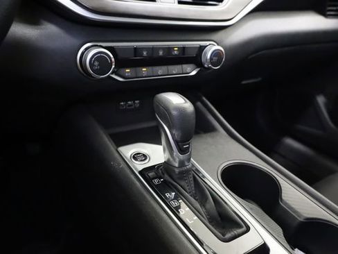 Used 2025 Nissan Altima 2.5 SV FWD image 24