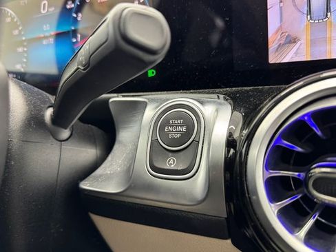 Used 2023 Mercedes-Benz GLB 250 image 24