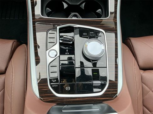 New 2026 BMW X5 xDrive50e image 11