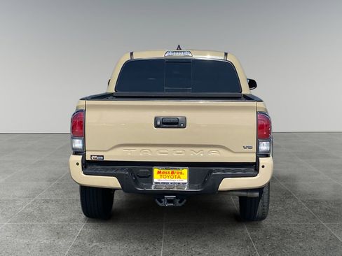 Used 2020 Toyota Tacoma TRD Off-Road w/ Technology Package AWD/4WD image 4
