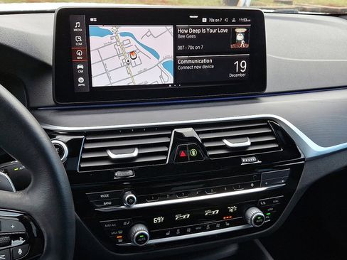 Used 2023 BMW 540i xDrive w/ Premium Package image 28