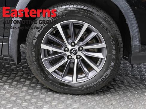 Used 2019 Toyota Highlander XLE AWD/4WD image 34