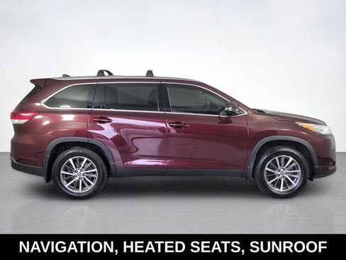 Used 2019 Toyota Highlander XLE AWD/4WD image 2