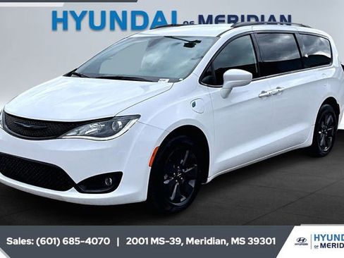 Used 2020 Chrysler Pacifica Touring-L w/ S Appearance Package image 9