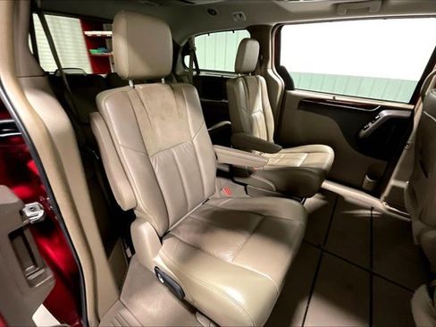 Used 2012 Chrysler Town & Country Limited w/ Luxury Group image 27