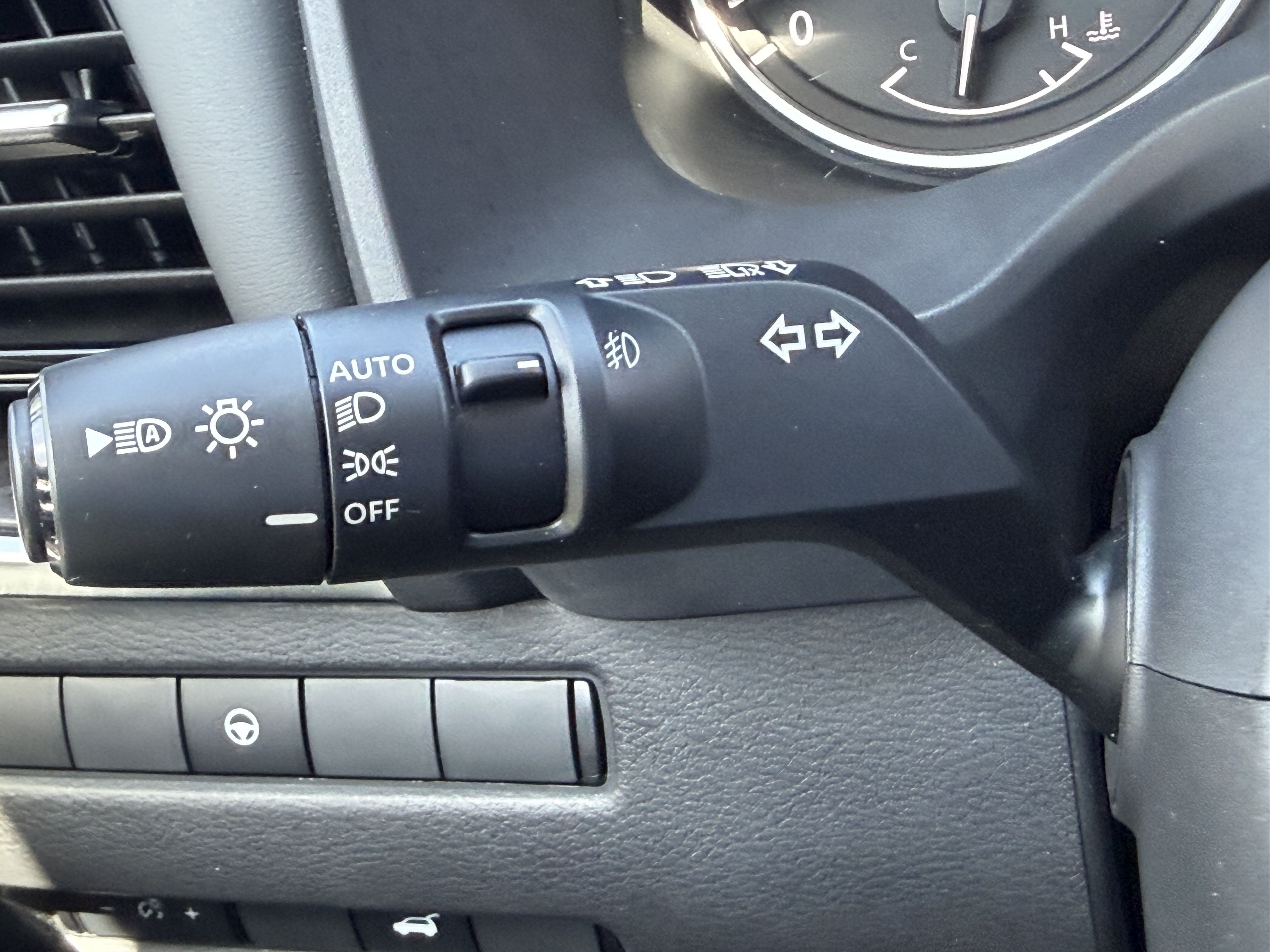 Used 2021 Nissan Rogue SL FWD image 28