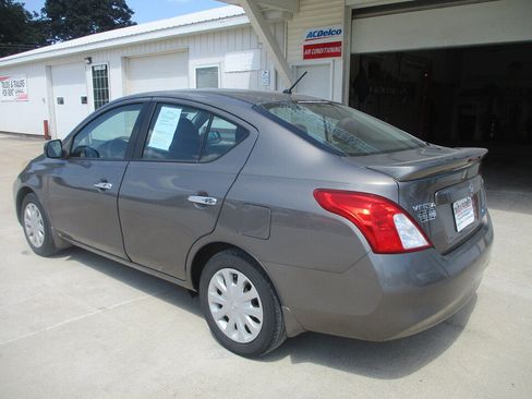 Used 2013 Nissan Versa SV w/ Convenience Pkg FWD image 13