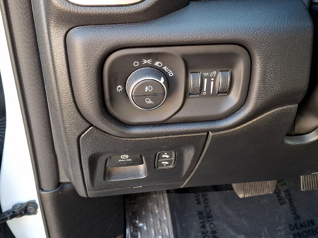 Used 2026 RAM 1500 Laramie AWD/4WD image 24