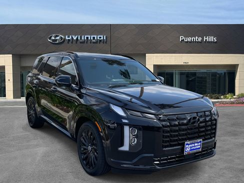 Used 2024 Hyundai Palisade Calligraphy image 3