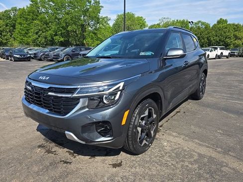 Used 2024 Kia Seltos EX AWD/4WD image 3