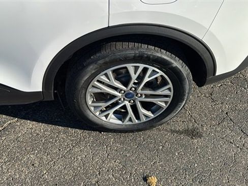 Certified 2022 Ford Escape SEL image 27