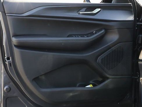 New 2025 Jeep Grand Cherokee Altitude AWD/4WD image 14
