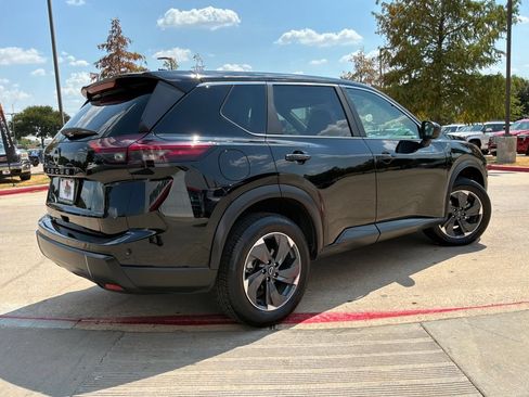 Used 2025 Nissan Rogue SV FWD image 6