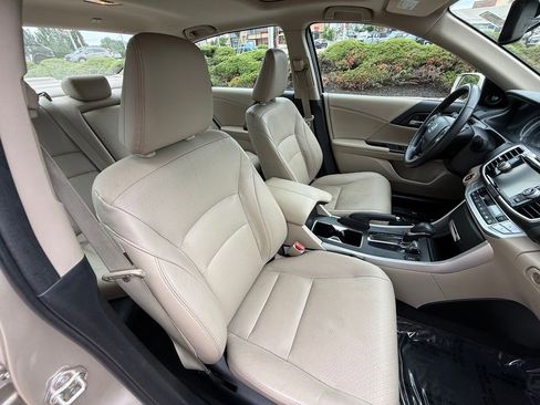 Used 2015 Honda Accord EX-L image 41