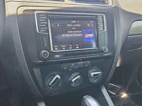 Used 2016 Volkswagen Jetta SE FWD image 14