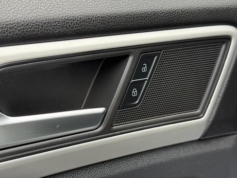 Used 2021 Volkswagen Atlas SE image 12