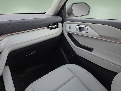 New 2026 Ford Explorer Active image 12