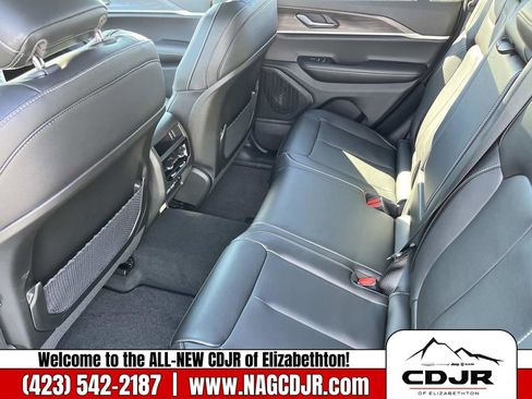 New 2025 Jeep Grand Cherokee Limited w/ Black Appearance Package image 17