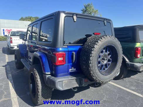 Used 2018 Jeep Wrangler Unlimited Sahara w/ LED Lighting Group AWD/4WD image 2