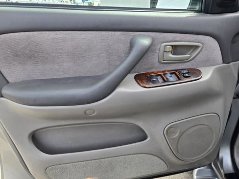 Used 2003 Toyota Sequoia SR5 image 9