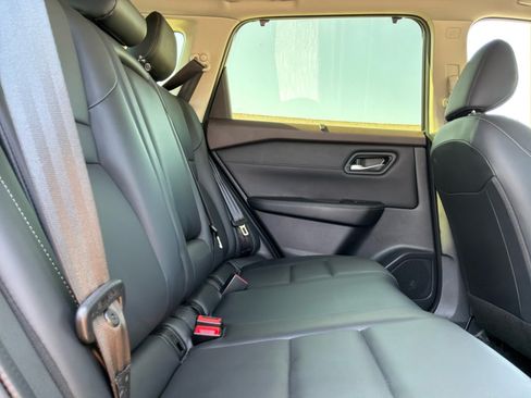 Used 2023 Nissan Rogue SV w/ SV Premium B Package FWD image 20
