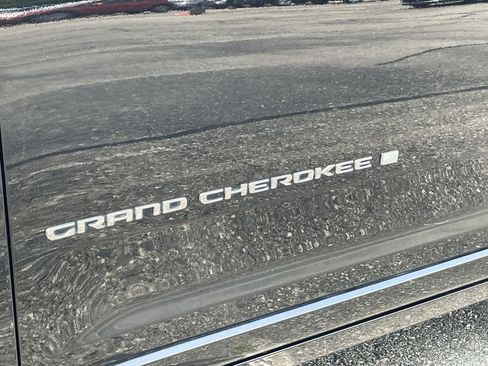 Used 2022 Jeep Grand Cherokee Overland AWD/4WD image 42