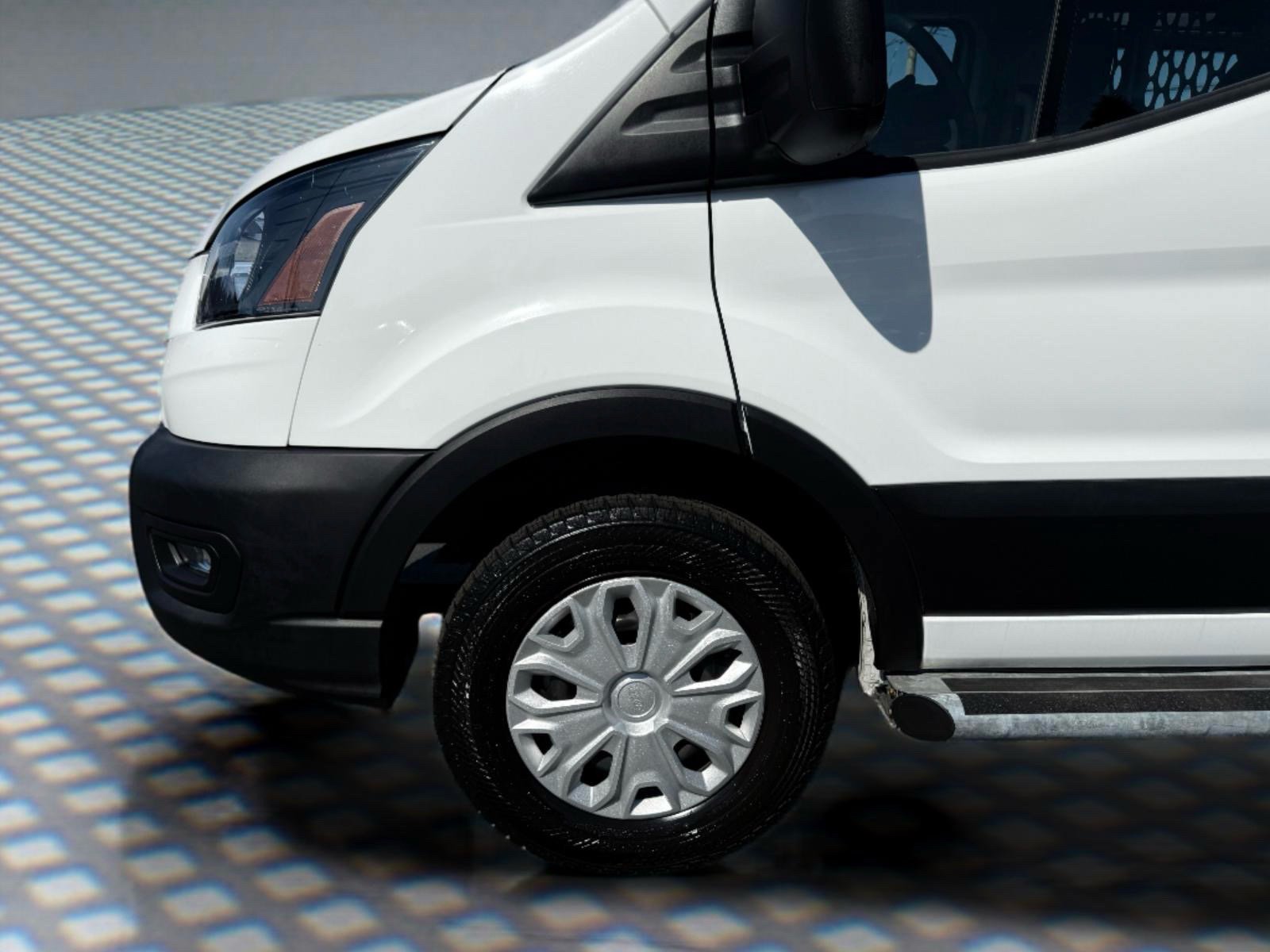 Used 2025 Ford Transit 250 Low Roof w/ Exterior Upgrade Package RWD image 8
