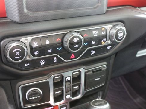 Used 2020 Jeep Wrangler Unlimited Rubicon w/ Cold Weather Group AWD/4WD image 52