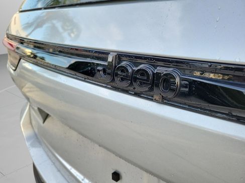 Certified 2025 Jeep Grand Cherokee Altitude RWD image 30