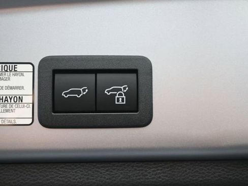 Used 2023 Toyota Corolla Cross XLE w/ Convenience Package image 12