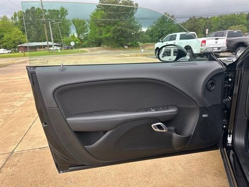 Used 2023 Dodge Challenger R/T w/ T/A Package image 9