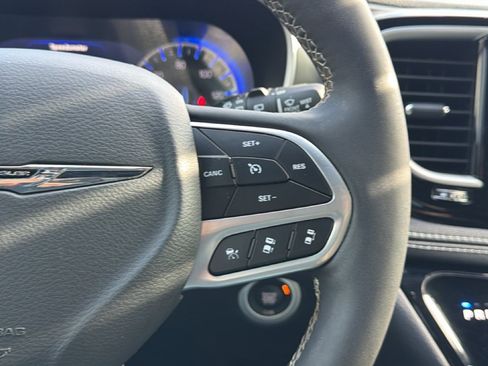 Used 2025 Chrysler Pacifica Select FWD image 20