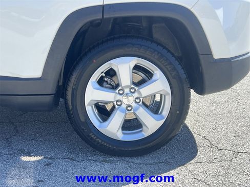 Used 2018 Jeep Compass Latitude image 32