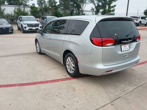 Used 2023 Chrysler Voyager LX FWD image 8
