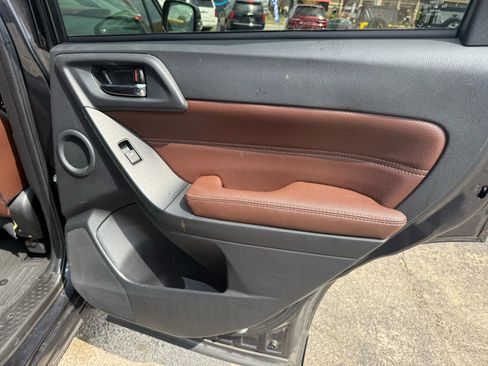 Used 2017 Subaru Forester 2.5i Touring AWD/4WD image 19